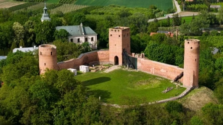 Zamek w Czersku jest popularną atrakcją turystyczną pod Warszawą