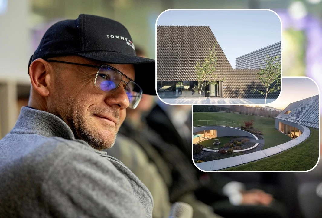 Polak (Robert Konieczny - na zdjęciu) podbija świat architektury. Te projekty robią wrażenie Robert Konieczny w okularach i czapce na tle dwóch budynków o geometrycznych kształtach i przeszklonych fasadach.