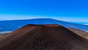 Ogromny krater w pobliżu szczytu Mauna Kea