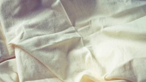 Wypierz tak biały obrus. Na każdą okazję będzie lśnił, jak złoto