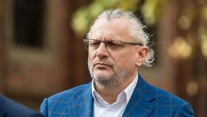 Finał sprawy z udziałem senatora Lenza. Wiadomo, kto musi zapłacić karę