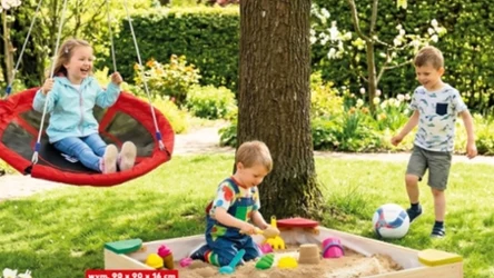 Kuchnia drewniana Lidl -43% i plac zabaw ogrodowy w Biedronce od 79 zł na Dzień Dziecka