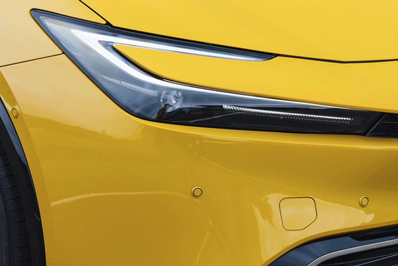 Toyota Prius piątej generacji z rekordową przeceną. Tak tanio jeszcze nie było article cover