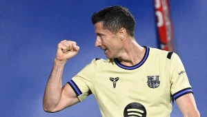 Lewandowski pokazał biceps. I jeszcze ten podpis Barcelony. Nowy przydomek