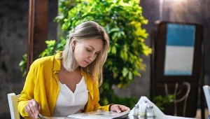 Uważaj, z kim idziesz na kolację. Te znaki zodiaku potrafią narobić wstydu