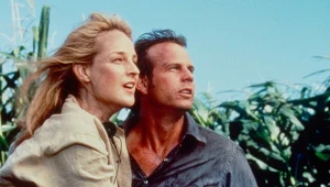 Helen Hunt i Bill Paxton w filmie "Twister"