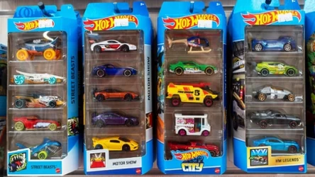 Hot Wheels hitem na Dzień Dziecka. Porównaliśmy promocje w Biedronce, POLOmarkecie i innych sklepach