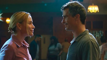 Piper Perabo i Patrick Hivon w filmie "Miłość w czasach apokalipsy"