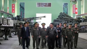 Kim Dzong Un podczas kontroli w fabryce uzbrojenia