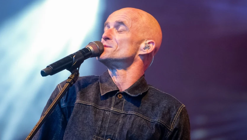 Artur Rojek "Chciałbym urodzić się żeby latałem": Widok na życie [RECENZJA]