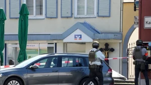 W mieście Sinzig doszło do napadu na bank. Policja otoczyła budynek