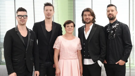Bracia Tomasz, Maciej, Mateusz i Marek Szczepanik (Pectus) z mamą Bogumiłą