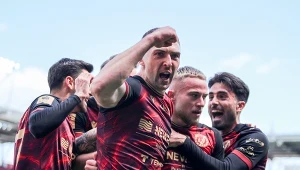 Gol za golem w pierwszej połowie meczu Widzewa. Brawurowa ucieczka z piekła