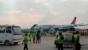 Chwile grozy na lotnisku w Nepalu. Część samolotu stanęła w płomieniach