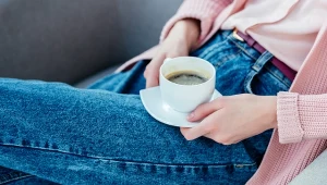 Kiedyś piły ją całe pokolenia, dziś znów trafia do kuchennych szafek. Kawa jęczmienna może realnie wpływa na zdrowie jelit