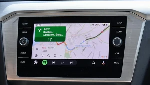 Android Auto dostaje mnóstwo nowości. Lepsze Mapy, więcej Gemini i widżety.