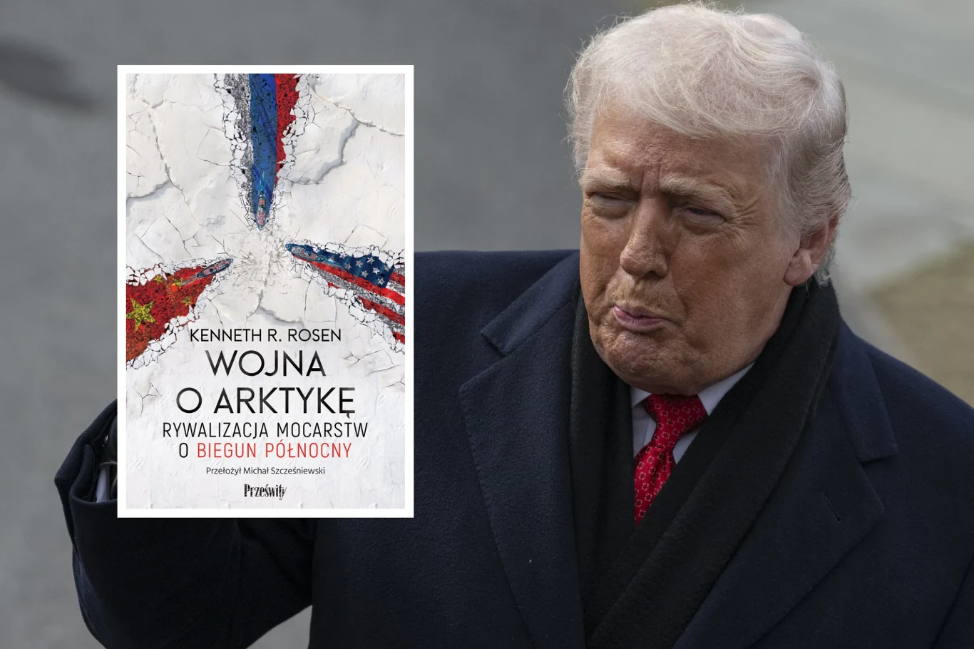 Trwa wojna o biegun północny. A także równoległa wojna o to, kto tę wojnę opowie Trump w garniturze i czerwonym krawacie, obok okładka książki „Wojna o Arktykę” z mapą Arktyki i flagami Chin, Rosji i USA