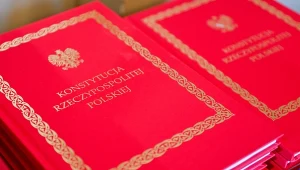 Polacy zabrali głos ws. zmiany konstytucji. W sondażu zadano dwa pytania