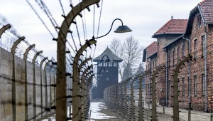 Auschwitz nie ma już ciężaru przestrogi