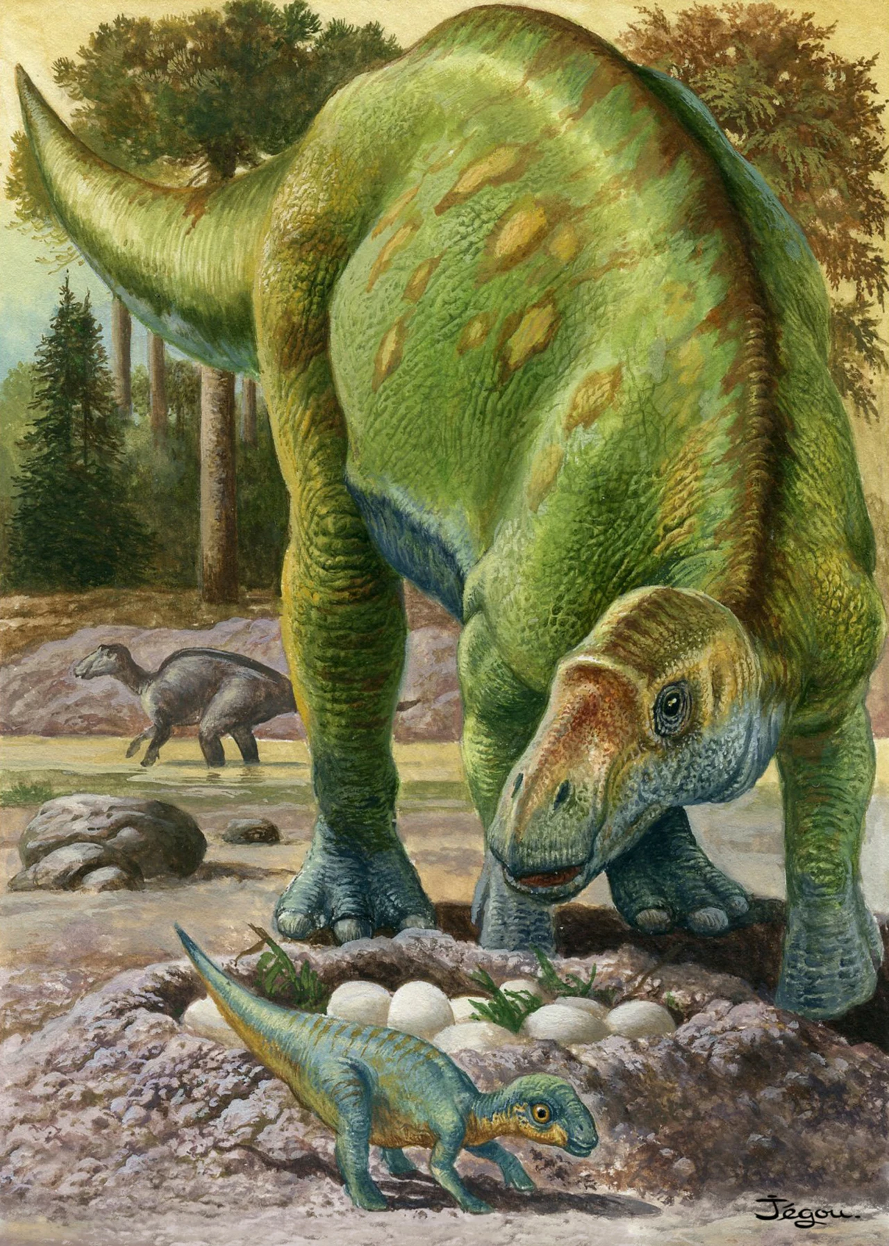 Duży zielony dinozaur nachyla się nad gniazdem z jajami, obok niego młody dinozaur wychodzi ze skorupki; w tle widoczne są drzewa oraz inny dinozaur na skraju lasu.