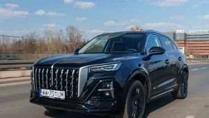 Hongqi HS5 ma paszczę chińskiego smoka i pali, jak smok. Ale ma też atuty