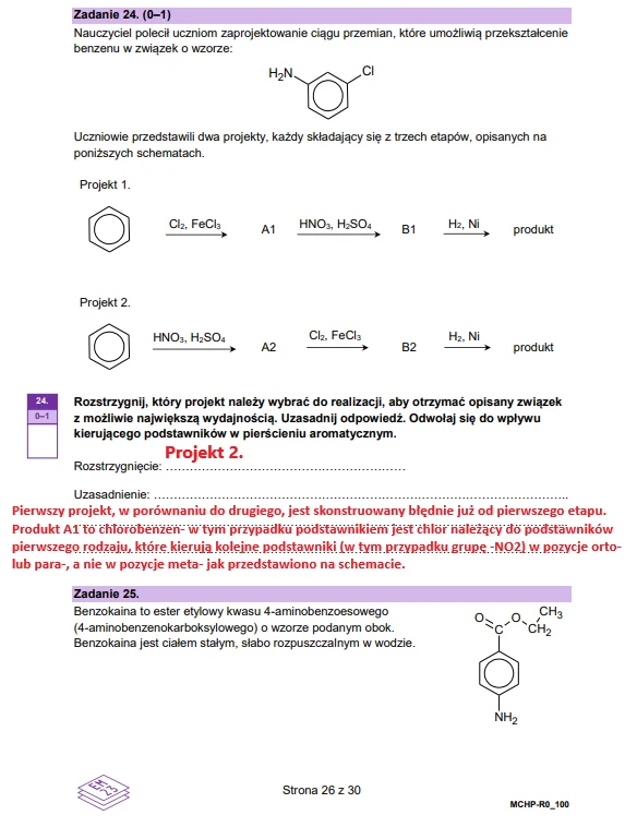 Kartka z arkusza egzaminacyjnego z chemii zawierająca zadanie dotyczące projektowania ciągu przemian chemicznych benzenu w określony związek, dwa schematy reakcji, analizę poprawności projektów oraz wyróżnione odpowiedzi i wyjaśnienia.