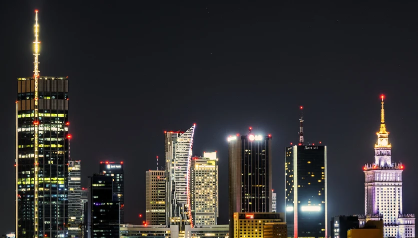Panorama Warszawy (po lewej widoczny kompleks Varso, po prawej Pałac Kultury i Nauki)