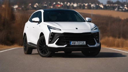 Forthing T-Five stylizacją nawiązuje do Lamborghini Urus