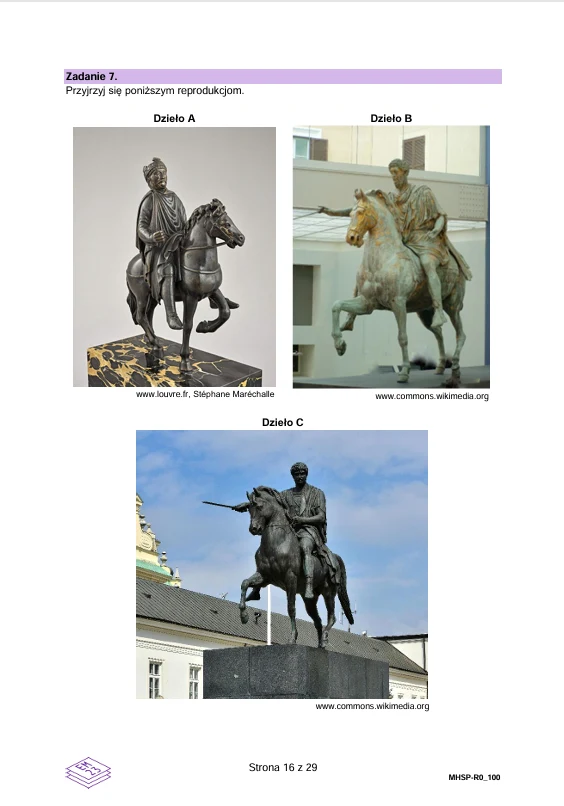 Trzy monumentalne pomniki konne, każdy z jeźdźcem w stroju historycznym siedzącym na koniu w dostojnej pozie; rzeźby różnią się stylem, detalami postaci i sposobem ukazania ruchu konia.