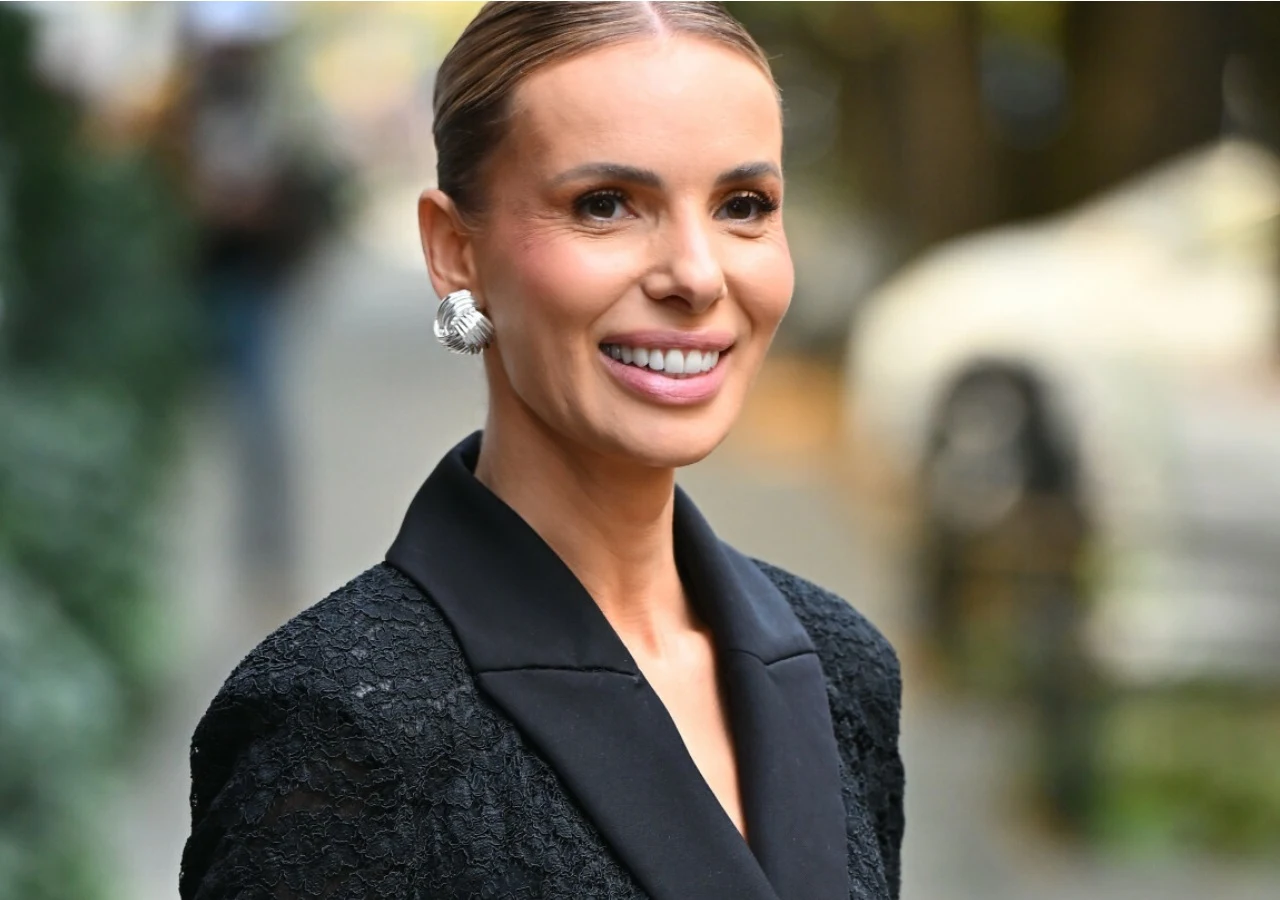 Izabela Janachowska Izabela Janachowska w czarnym żakiecie i srebrnych kolczykach, z włosami zaczesanymi do tyłu.