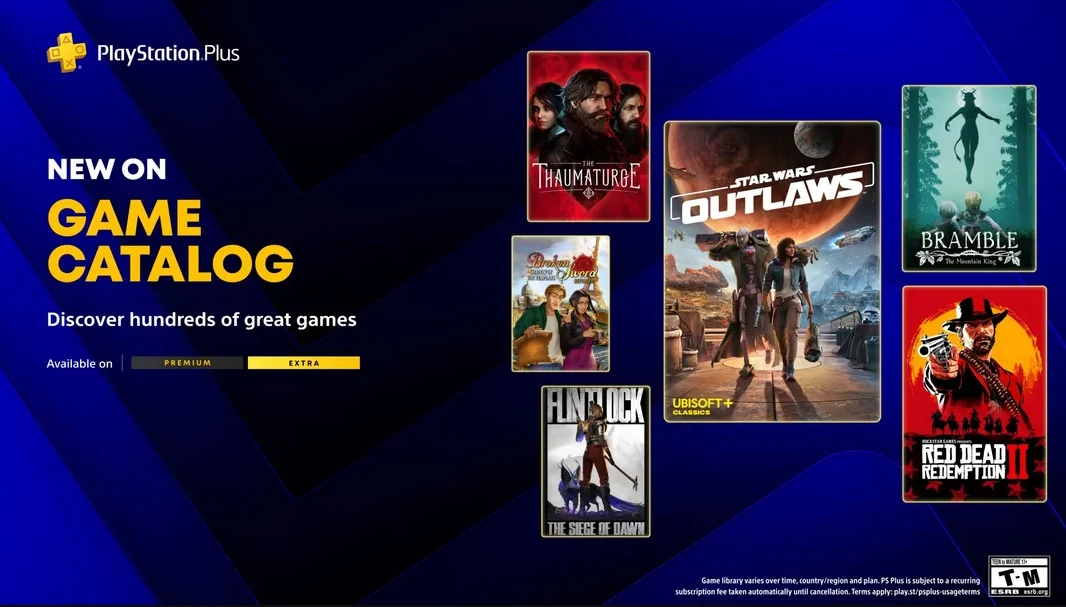 Zestawienie okładek nowych gier dostępnych w katalogu PlayStation Plus, w tym Star Wars Outlaws, Red Dead Redemption II, Bramble: The Mountain King, The Thaumaturge oraz Flintlock: The Siege of Dawn, na ciemnoniebieskim tle z logo usługi i informacją o...