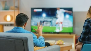Telewizja internetowa się zacina. Jak uratować mecz albo serial?