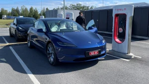 Tesla testuje na wybranych Superchargerach nową funkcję. Lista kolejkowa ogarnie chaos przy ładowarkach