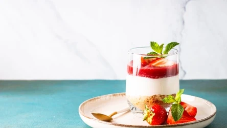 Połączenie truskawek i mascarpone zachwyca. Jak przygotować taki deser? 