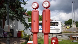 Na najstarszej stacji paliw w Polsce, która wciąż pełni dawne funkcje, znajdują się zabytkowe dystrybutory.