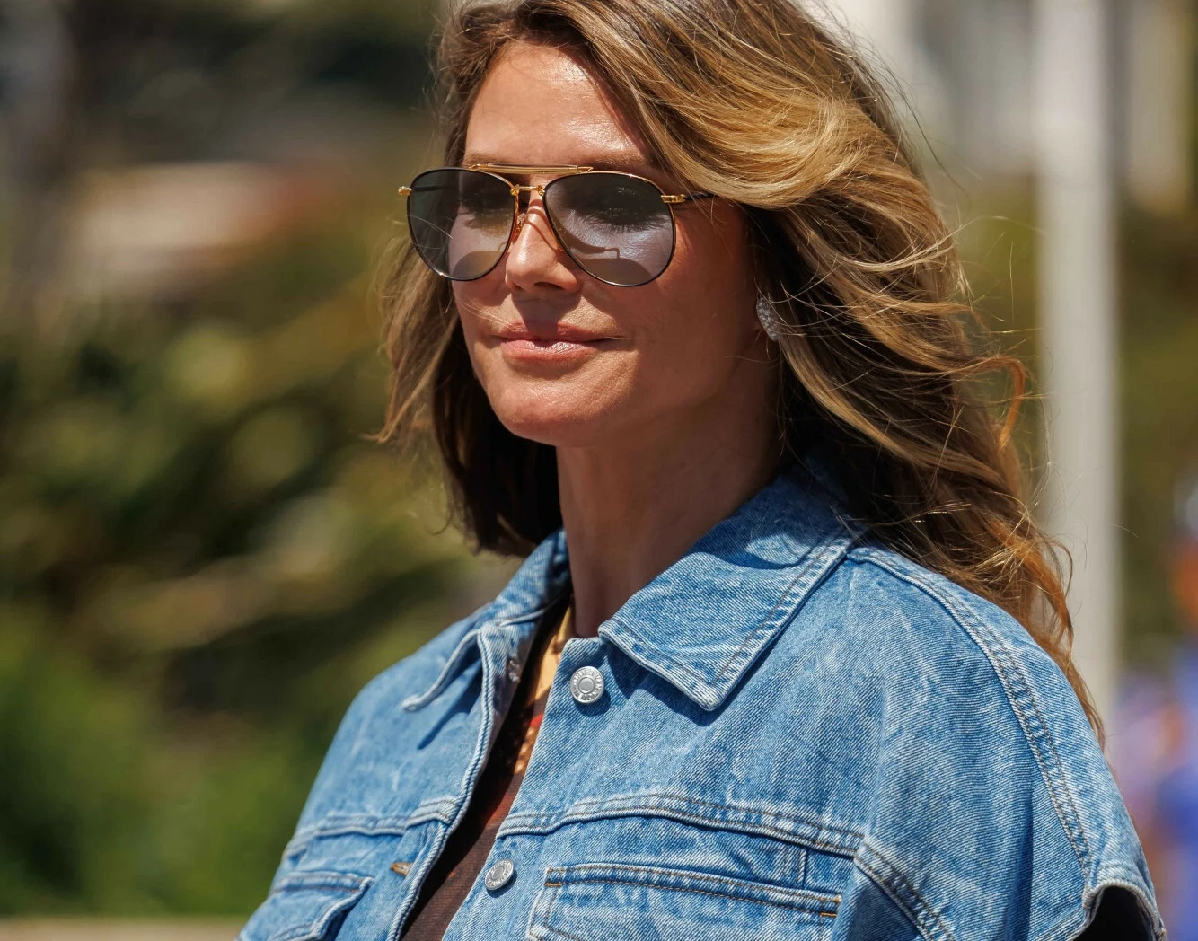 Heidi Klum przebywa w Cannes. Za każdym razem uwagę zwraca jej stylizacja Heidi Klum w dżinsowej kurtce i okularach przeciwsłonecznych, z rozpuszczonymi włosami, na zewnątrz w Cannes