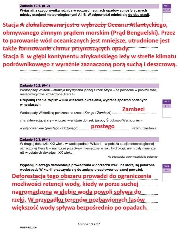 Strona podręcznika z kolorowymi zaznaczeniami tekstu opisująca zróżnicowanie klimatu i zasoby wodne w Afryce oraz przyczyny deforestacji; na stronie wyróżnione są fragmenty dotyczące oceanu, prądów morskich, dorzecza Zambezi i wpływu wycinki lasów na r...