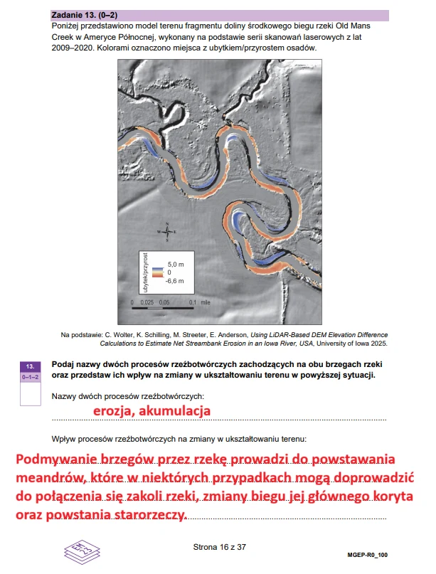 Fragment doliny rzecznej z wyraźnie zaznaczonym meandrującym nurtem rzeki, pokazujący zakola oraz obszary erozji i akumulacji wzdłuż brzegów.