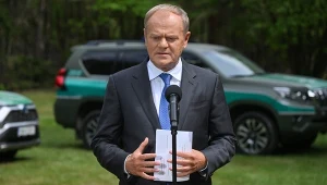 "Mam ze sobą tę notatkę…". Premier nagle wyciągnął kartkę z danymi