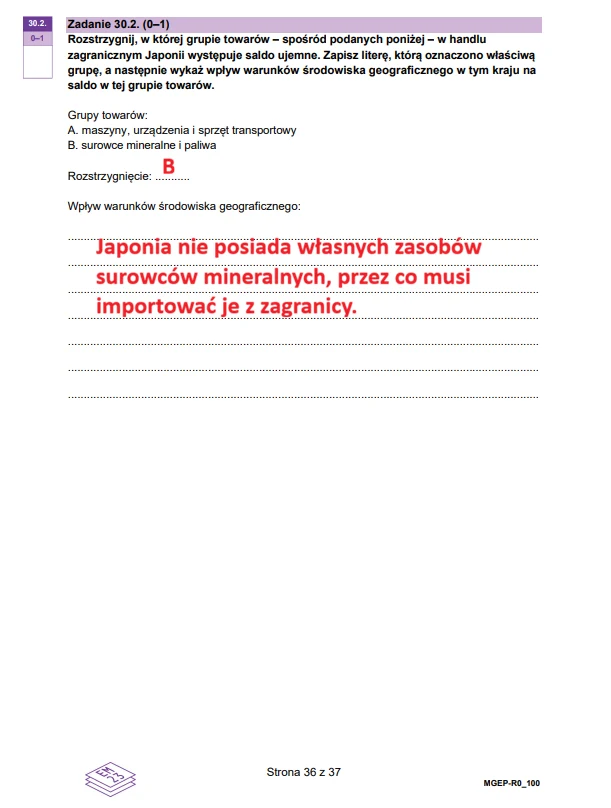 Wypełniona strona arkusza egzaminacyjnego z czytelną odpowiedzią zaznaczoną na czerwono, dotyczącą braku zasobów surowców mineralnych w Japonii i konieczności ich importu.
