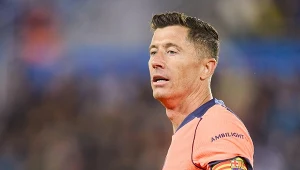 Spadły gromy na Lewandowskiego. Chodzi o transfer. "Bratanie się z reżimem"