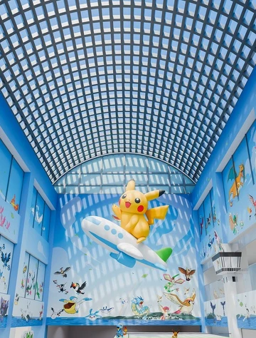 Podróżnym z pewnością trudno będzie przeoczyć ogromny balon z Pikachu, ale to nie jedyna z atrakcji lotniska