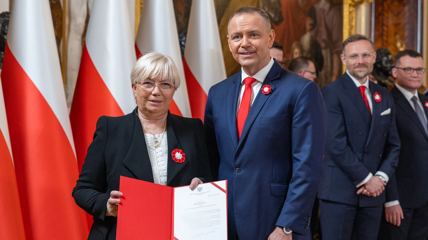 60 proc. badanych Polaków nie popiera utworzenia przez prezydenta Rady Nowej Konstytucji Karol Nawrocki i Julia Przyłębska