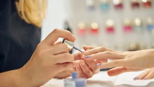 Klasyczny french jest już passe. Taki manicure będzie hitem lata 2026