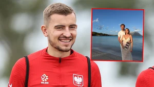 Michał Helik, piłkarz wraz z małżonką na plaży we Włoszech (w kwadracie)