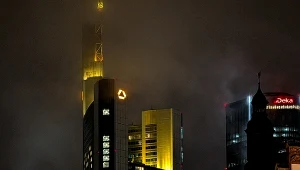 Wieżowiec Commerzbanku we Frankfurcie. Włoska grupa UniCredut chce przejąć niemiecki bank