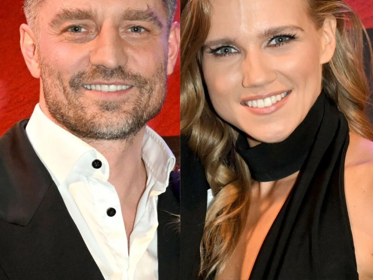 Marcin Rogacewicz, Agnieszka Kaczorowska Agnieszka Kaczorowska i Marcin Rogacewicz w eleganckich strojach na tle czerwonej ścianki.