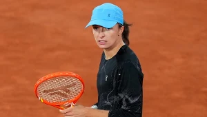 Iga Świątek podczas rywalizacji z Hailey Baptiste. Paryż 2026