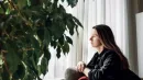 Choć samotność kojarzy się z późną starością, specjaliści uważają, że szczyt izolacji przypada dużo wcześniej