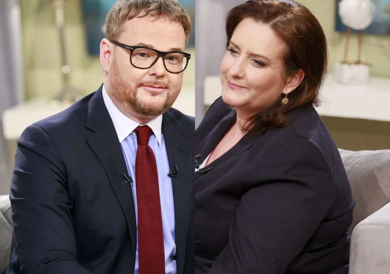 Jan Lubormiski-Lankoroński, Helena Mańkowska Jan Lubomirski-Lanckoroński i Helena Mańkowska siedzą na jasnoszarej sofie podczas rozmowy w jasnym, nowoczesnym wnętrzu.